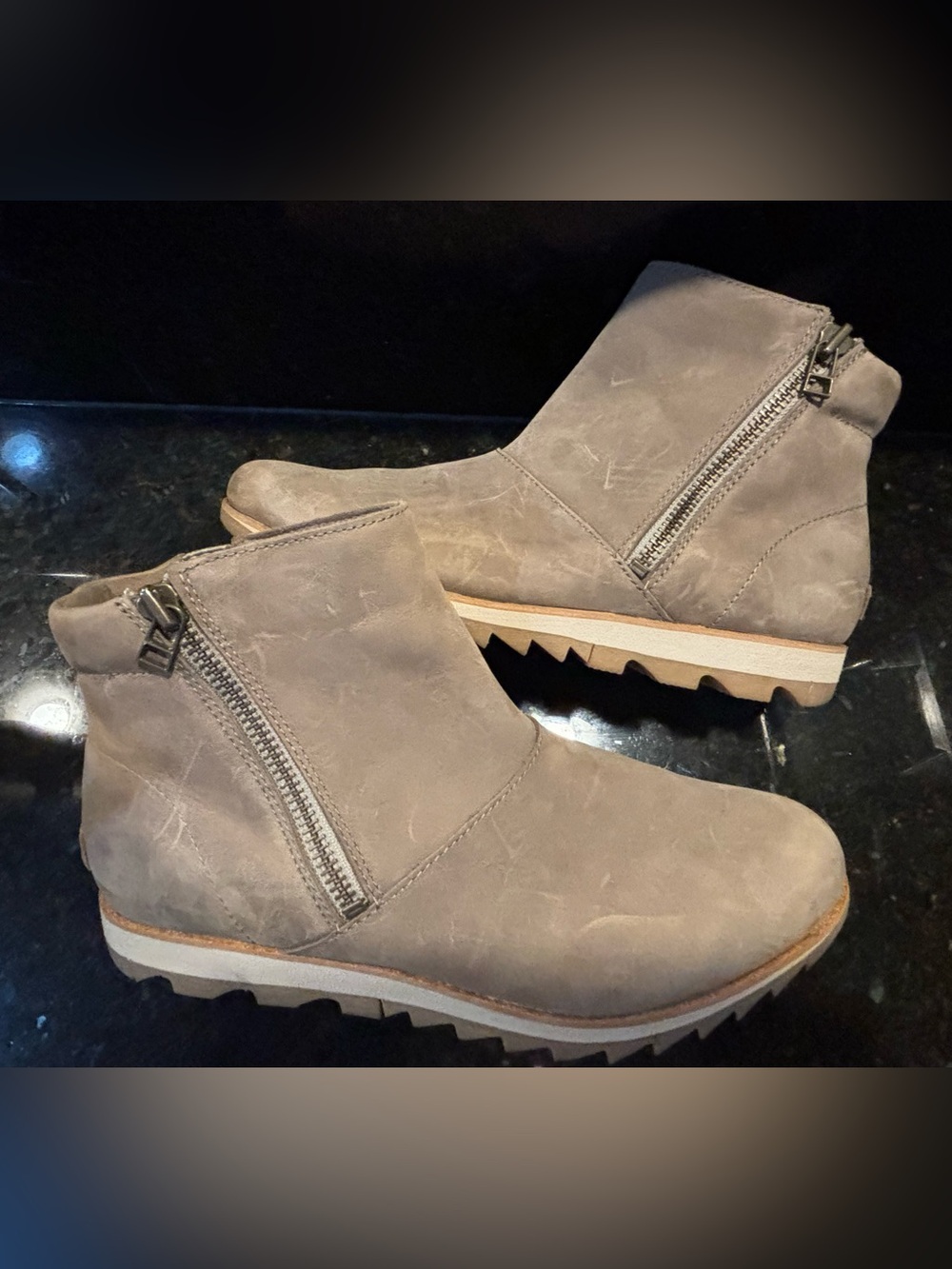 Sorel Harlow Chelsea Sz 10  Waterproof Tan Suede Womens  Boots See Description